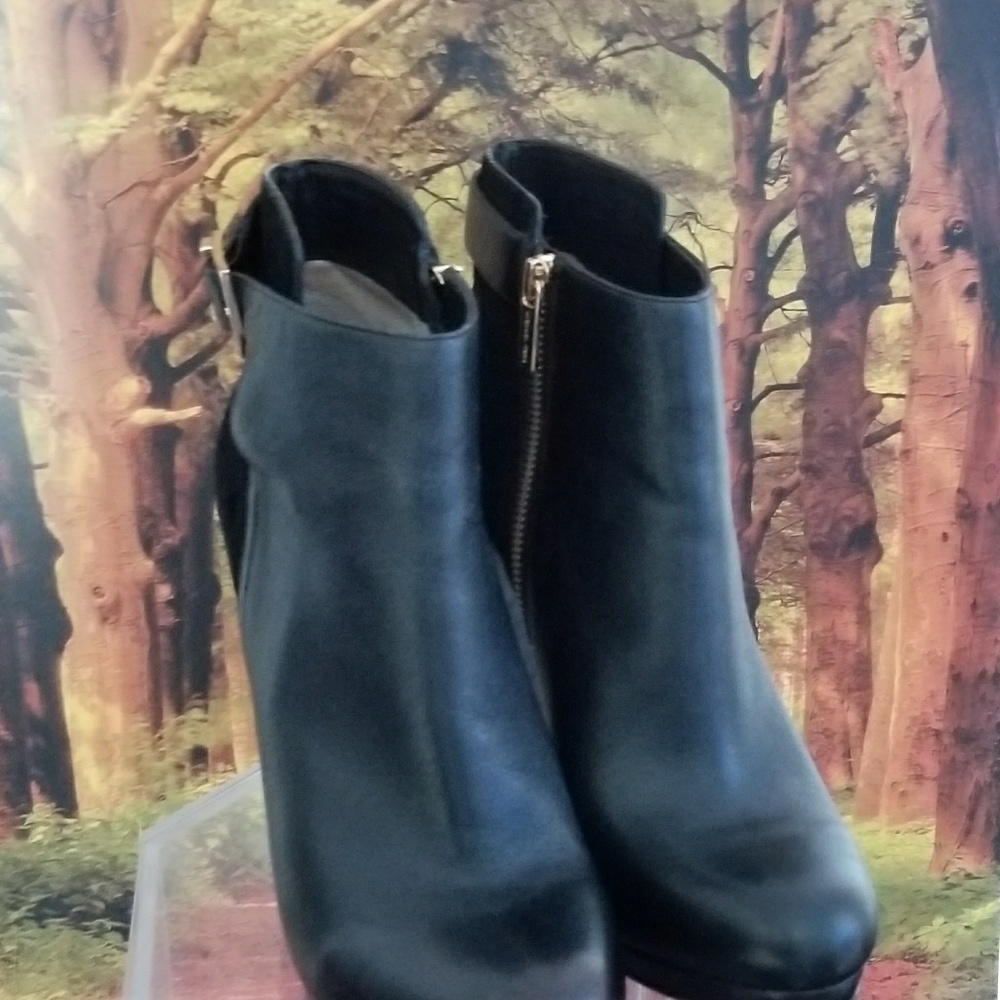 AUTHENTIC GORGEOUS M KORS BOOTS SIZE 9